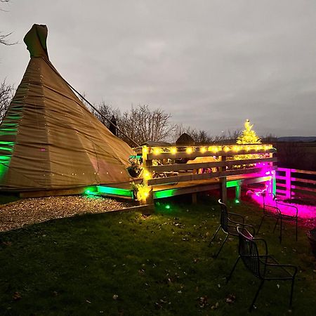 Burtree Country House, Tipi'S, Treehouse & Lodge & House Rooms With Hot Tubs In A Private Garden Thirsk Exteriör bild