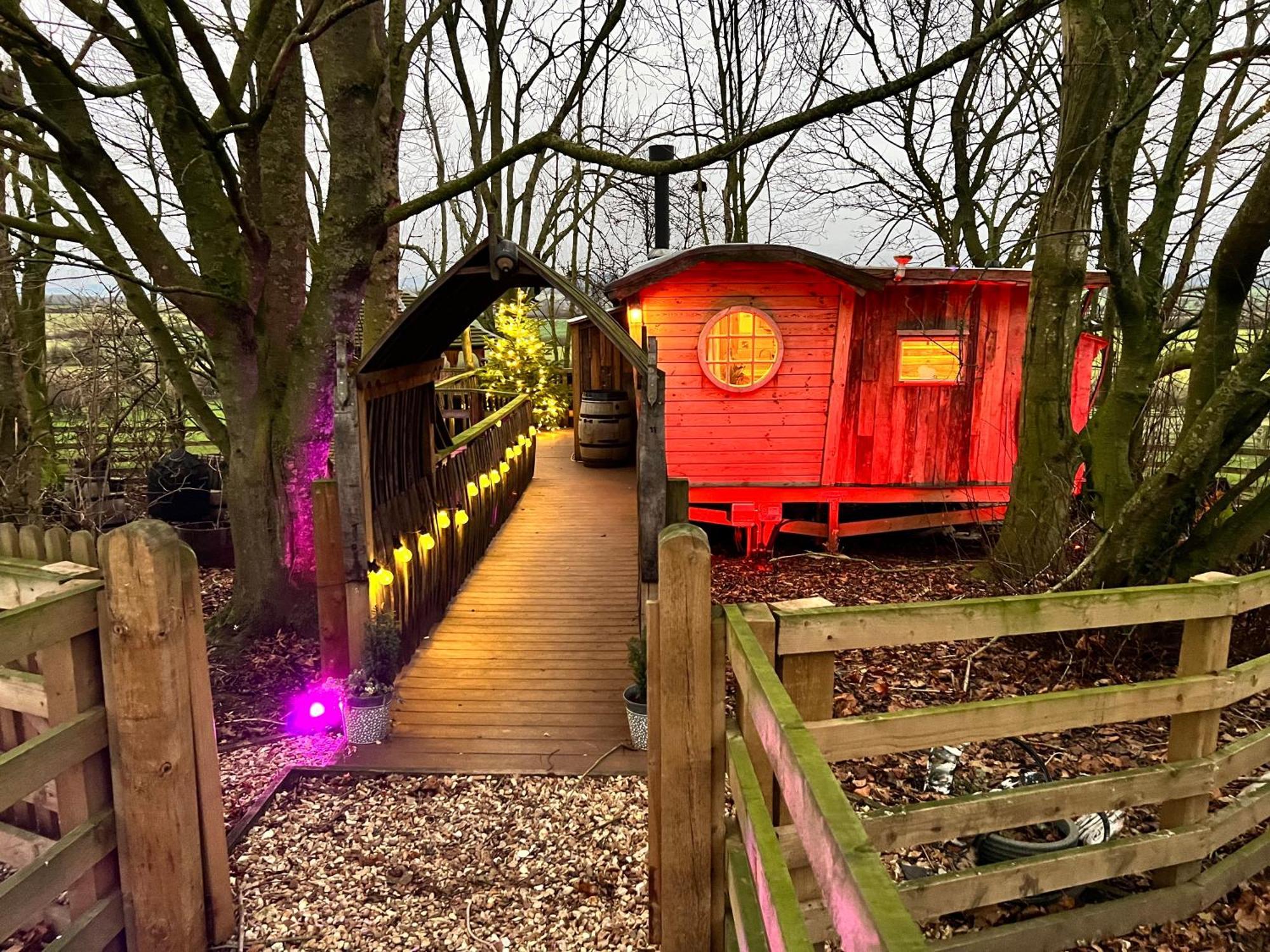 Burtree Country House, Tipi'S, Treehouse & Lodge & House Rooms With Hot Tubs In A Private Garden Thirsk Exteriör bild