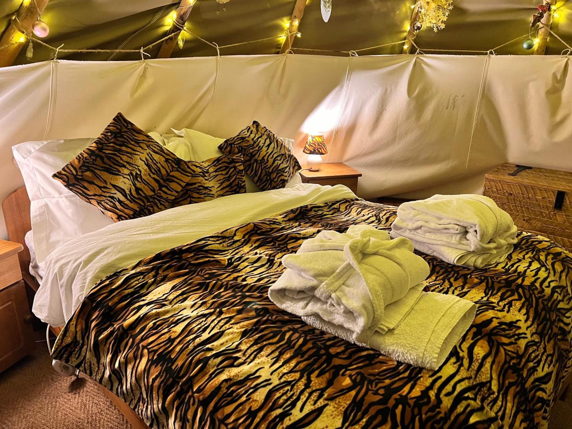 Burtree Country House, Tipi'S, Treehouse & Lodge & House Rooms With Hot Tubs In A Private Garden Thirsk Exteriör bild