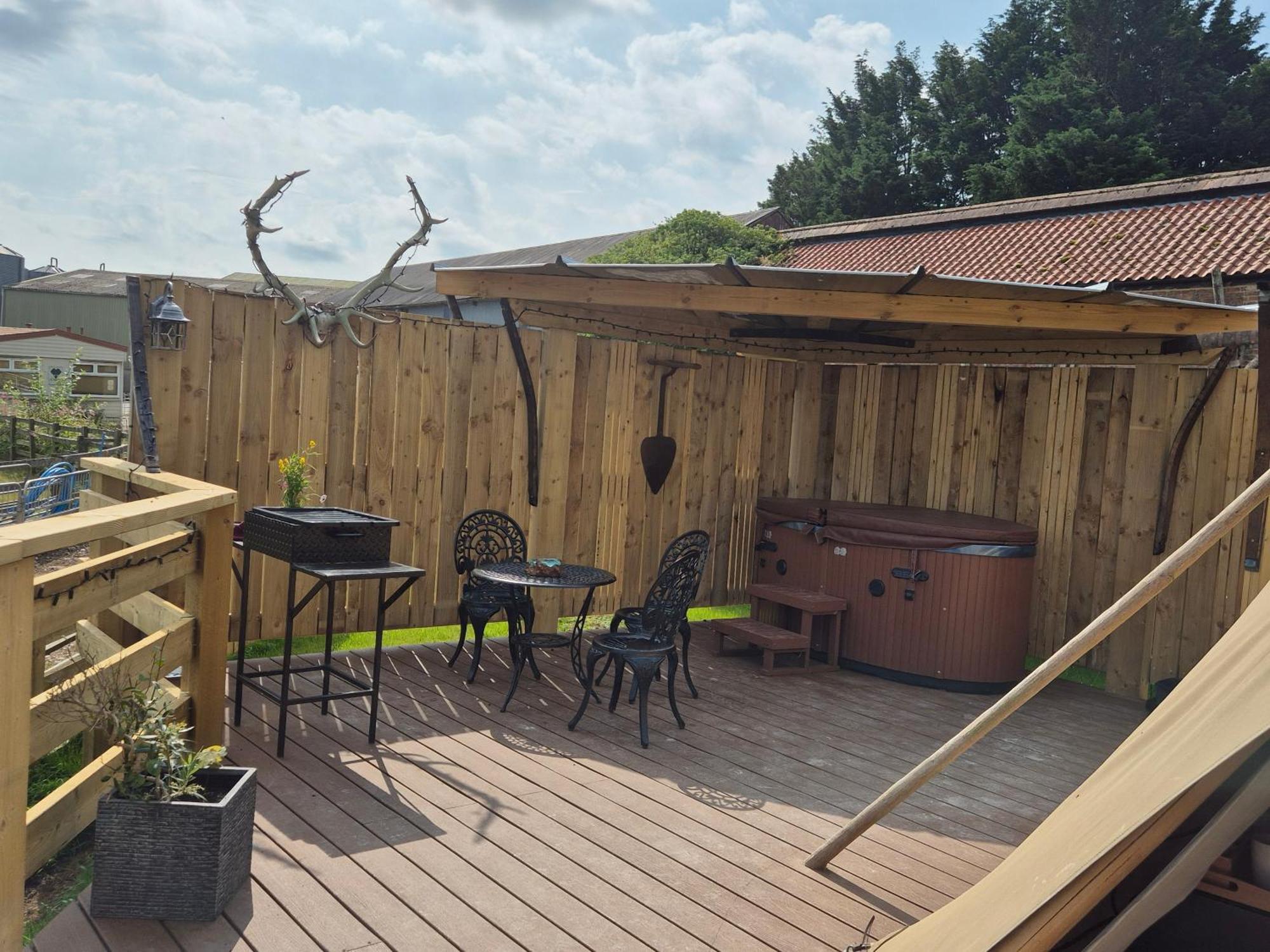 Burtree Country House, Tipi'S, Treehouse & Lodge & House Rooms With Hot Tubs In A Private Garden Thirsk Exteriör bild