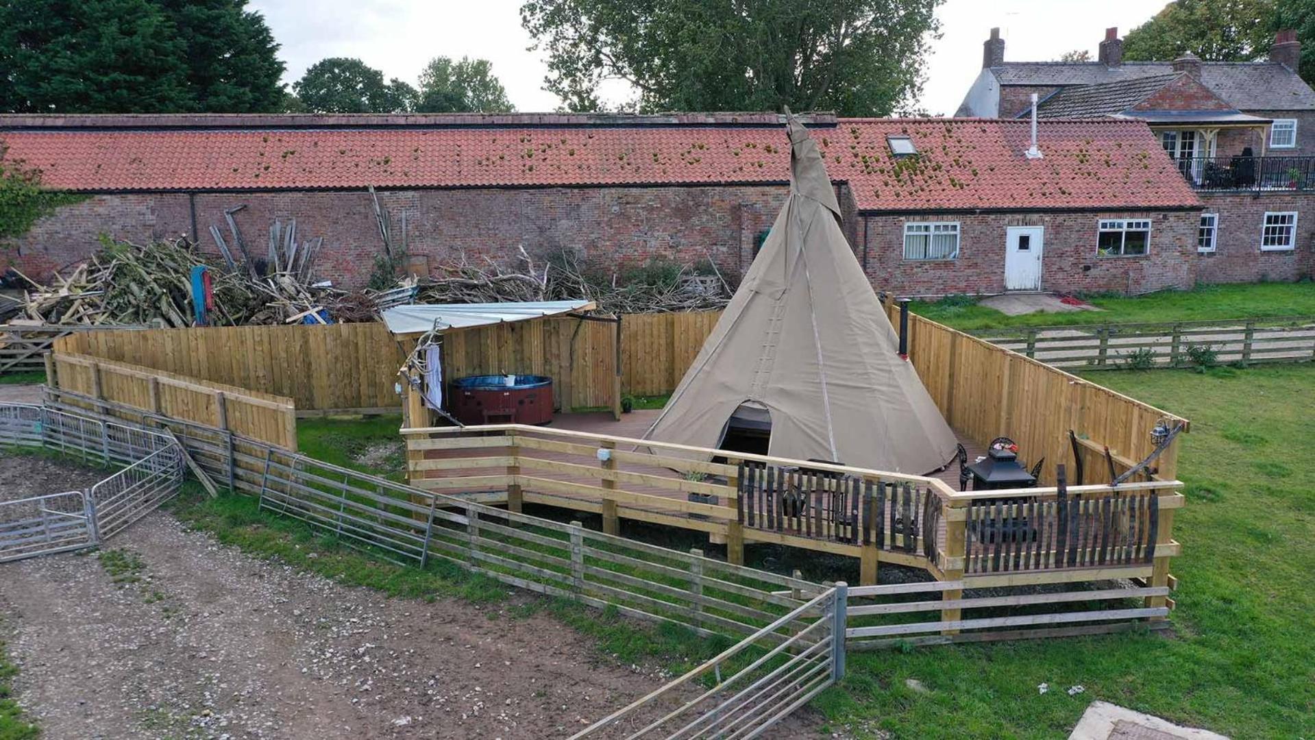 Burtree Country House, Tipi'S, Treehouse & Lodge & House Rooms With Hot Tubs In A Private Garden Thirsk Exteriör bild