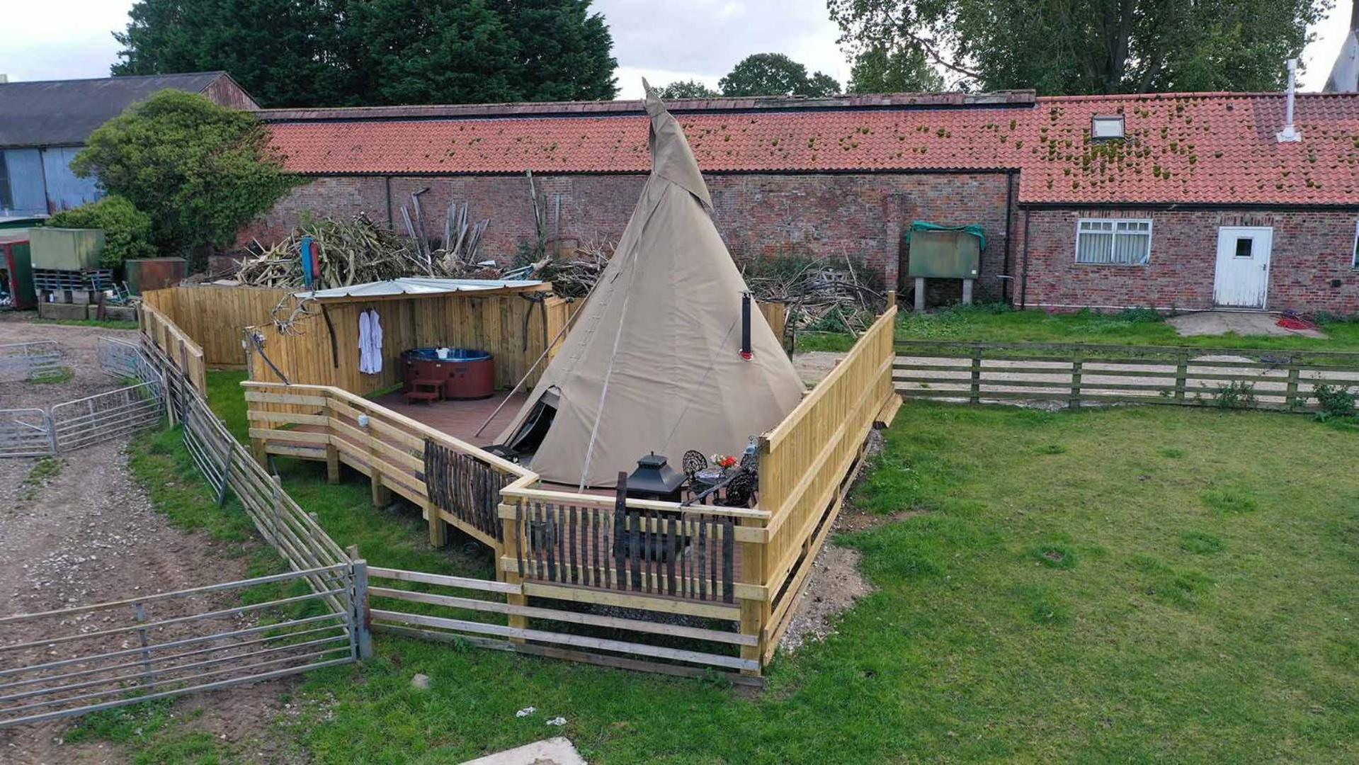 Burtree Country House, Tipi'S, Treehouse & Lodge & House Rooms With Hot Tubs In A Private Garden Thirsk Exteriör bild
