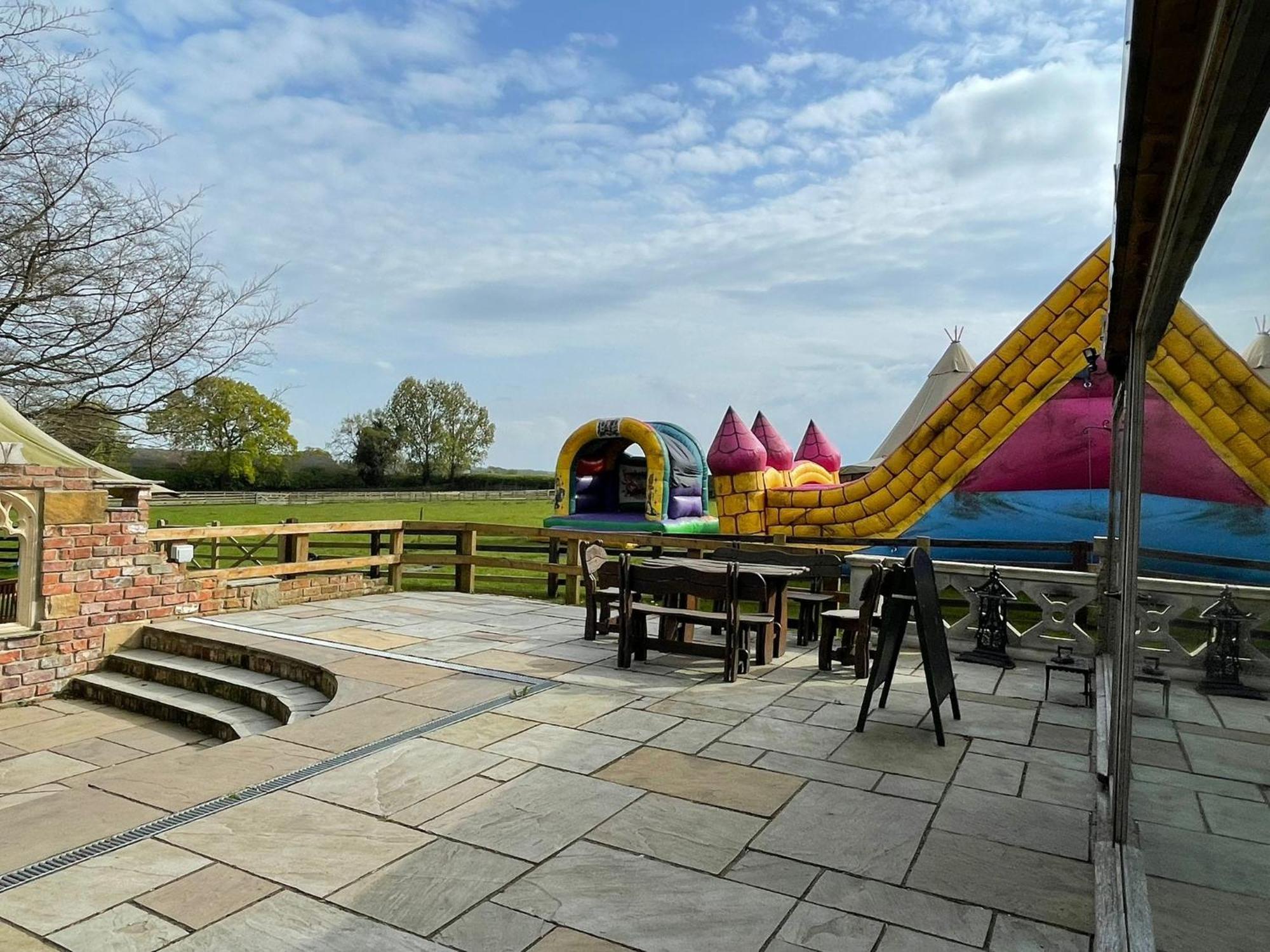 Burtree Country House, Tipi'S, Treehouse & Lodge & House Rooms With Hot Tubs In A Private Garden Thirsk Exteriör bild