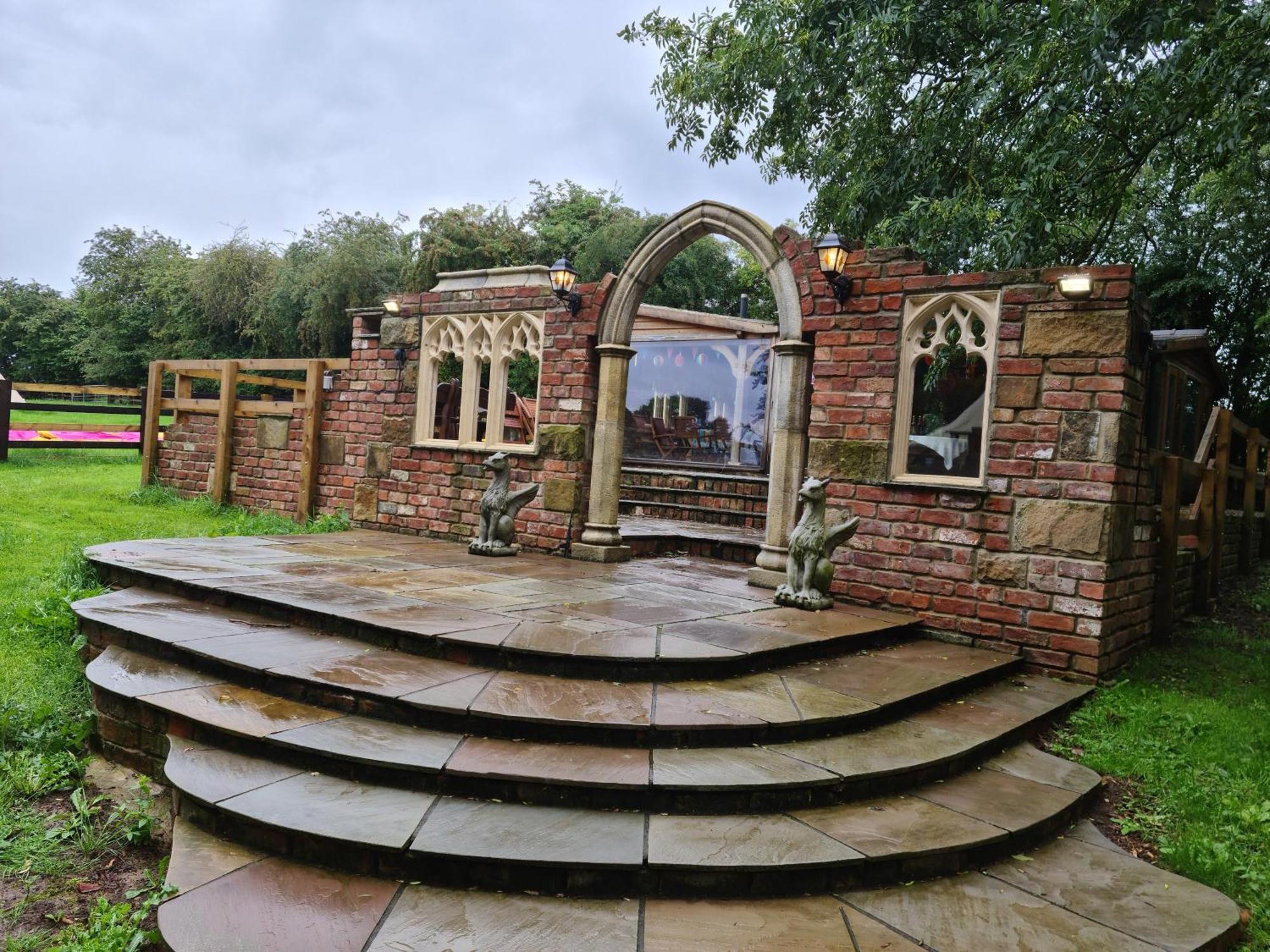 Burtree Country House, Tipi'S, Treehouse & Lodge & House Rooms With Hot Tubs In A Private Garden Thirsk Exteriör bild